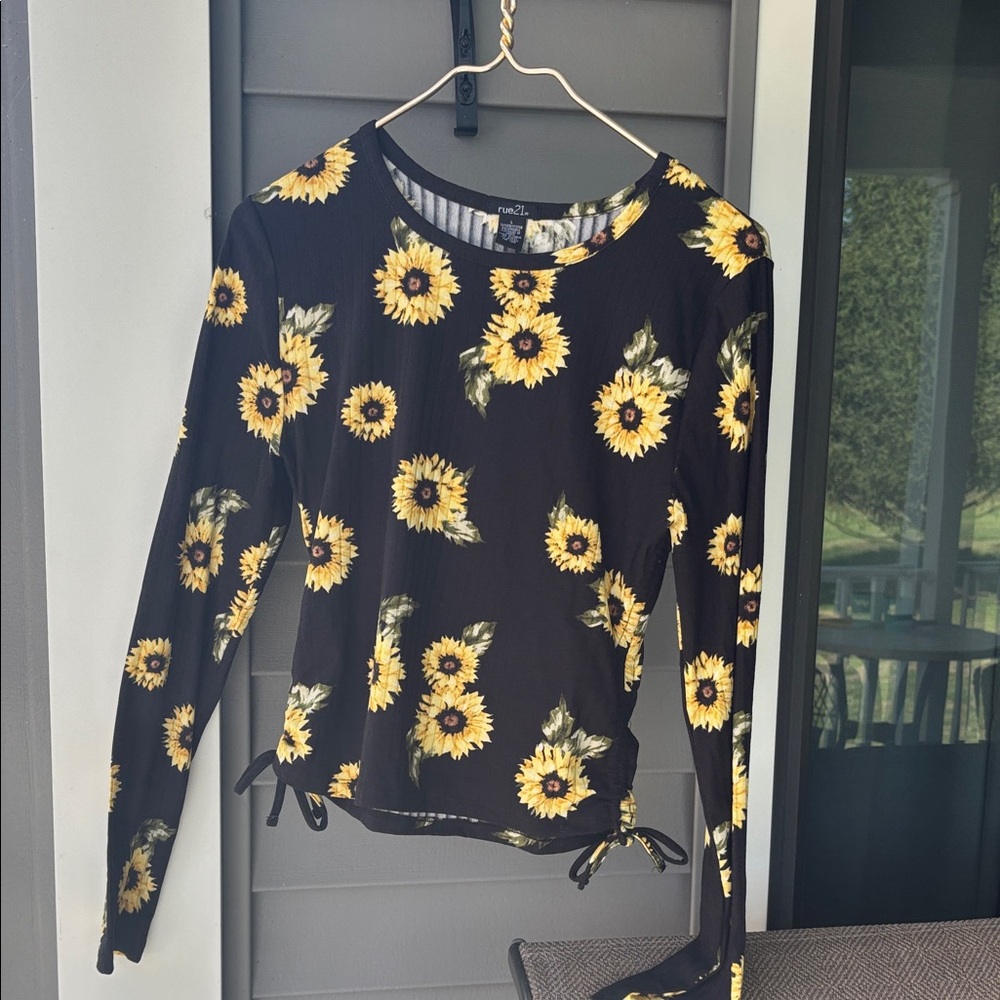 Rue21 Black Sunflower Print Blouse